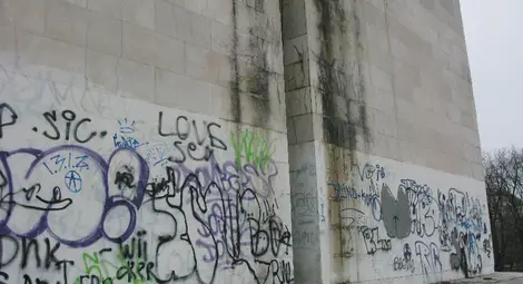 Драскачи нашариха грозно Пантеона