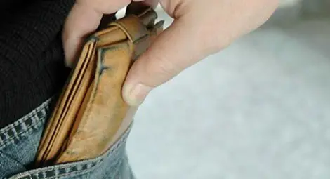 42-годишен задигнал портфейла на приятел по време на почерпка