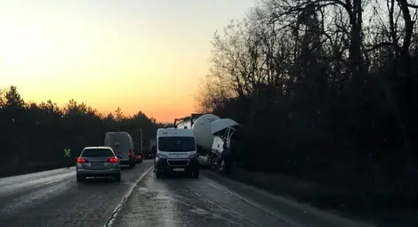 Шофьор със счупена челюст и опасност за живота след катастрофа край Волово Шофьор със счупена челюст и опасност за живота след катастрофа край Волово