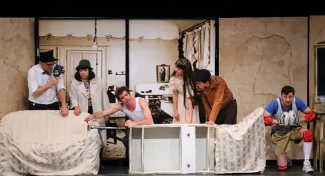 Старшина от казармата помага на Теди Москов за заглавието &bdquo;Коя гад изяде кашкавала&ldquo;