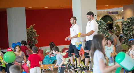 С цветна фиеста, награди и Прея празнуваха децата в Мол Русе