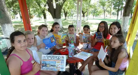 Летни читални на открито  привличат децата в селата