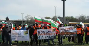 Протестиращите на Дунав мост зърнопроизводители: 50% от продукцията е по складовете, други години по това време сме продали почти всичко