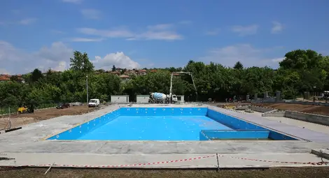 Отличниците в Бяла ще плащат по 2 лева за новия басейн
