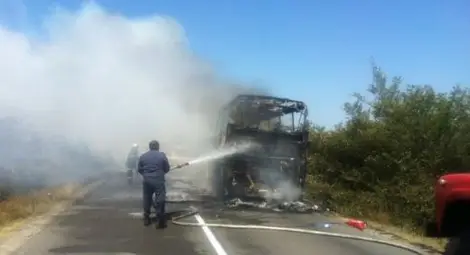 Автобус се запали в движение