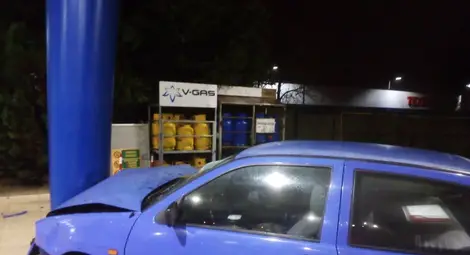 Пиян се блъсна в бензиностанция без сантиметър спирачен път