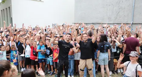 Над 1000 деца и младежи се срещнаха в Русе с кумирите си от интернет Йоан-Петър и Мартин Светославов-Мъци