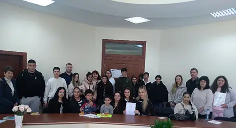 &bdquo;Един ден без джобни&ldquo; - деветокласници от Кубрат подкрепиха добра кауза в полза на две братчета-близнаци