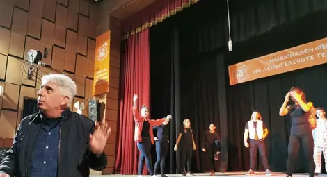 Актьорският клас на Любомир Кънев грабна Гран при на театрален фестивал Актьорският клас на Любомир Кънев грабна Гран при на театрален фестивал