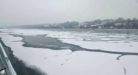 Областният управител на Русе Драгомир Драганов свика среща относно опасността от поява на ледоход в българския участък на река Дунав Областният управител на Русе Драгомир Драганов свика среща относно опасността от поява на ледоход в българския участък на река Дунав