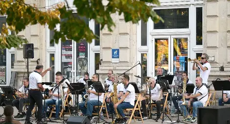 &bdquo;Сцена под звездите&ldquo; кани на концерти, театър, изложби и кино под открито небе