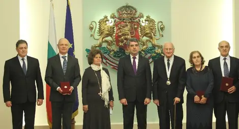 Президентът Плевнелиев удостои с висши държавни отличия дейци на образованието, науката, културата и изкуството и изтъкнати обществени деятели