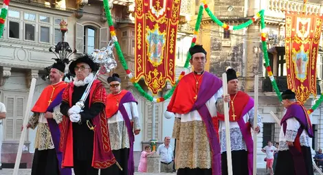 Лазурно море и чисти брегове - големите козове на малката Малта