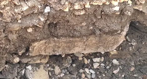 Останки от основите на джамията.