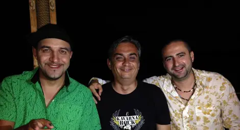 Цонко Кметъла в новото парче на Румънеца и Енчев