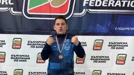 Подиуми за Русе на боксовия ринг при учениците