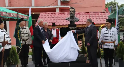 Екзарх Йосиф почете Ботев и героите на българската свобода и независимост с паметник на поета-революционер /галерия/