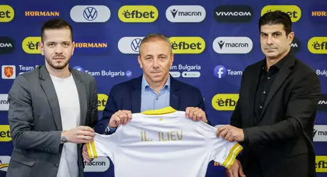 Президентът Михайлов пропусна официалното представяне на новия национален селекционер Президентът Михайлов пропусна официалното представяне на новия национален селекционер