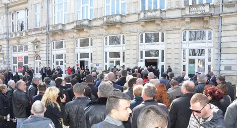 Скръб за Ваньо Танов изпълни Доходното