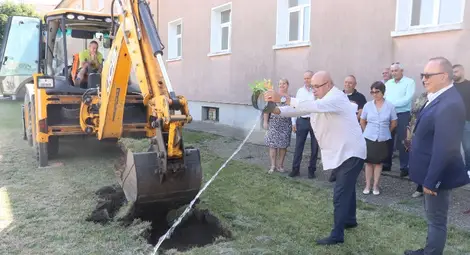 Първа копка на физкултурен салон за над 1 млн. лв. в училището в Сливо поле