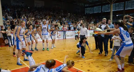 Сини шампионки! &bdquo;Дунав 8806&ldquo;  вдигна петата държавна титла