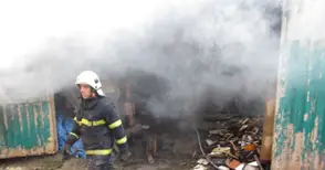 Пожар във фалирала мебелна фирма задими два квартала в Русе