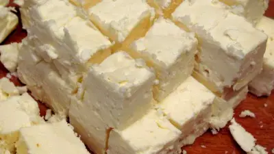 Правят сирене от вносно кондензирано мляко