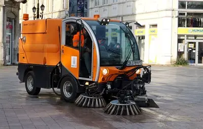 Модерни машини чистят от днес градските улици и площади в Русе