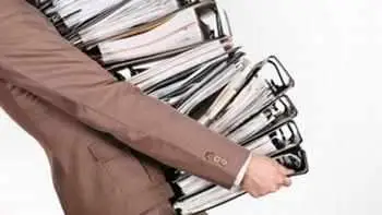 Чиновниците ще плащат солидни глоби за излишна бумащина