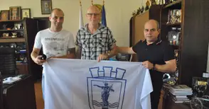 Стоилов връчи на златен бадминтонист значка „Русе“