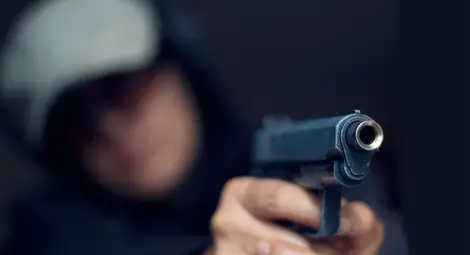 43-годишен отговорил със стрелба на жест за поздрав