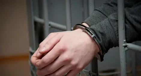 Трима в ареста след пусната на живо във фейсбук гавра с полицаи