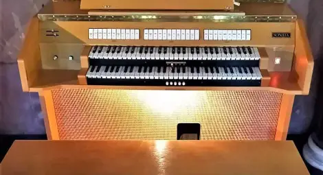 Дарен от Швейцария електрически орган ще свири на световна оперна премиера в Русе