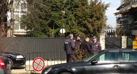 Трупът на палестинец, издирван от Израел, е намерен в двора на палестинското посолство