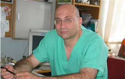 Ексшеф на болница във Велико Търново вземал пари на ръка за титаниеви импланти, но слагал евтини стоманени Ексшеф на болница във Велико Търново вземал пари на ръка за титаниеви импланти, но слагал евтини стоманени