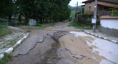 Порой отнесе 7 улици в Карловско