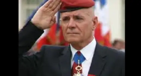 Скандал и брожение във Франция заради ареста на генерала, протестирал срещу бежанците (ВИДЕО) Скандал и брожение във Франция заради ареста на генерала, протестирал срещу бежанците (ВИДЕО)