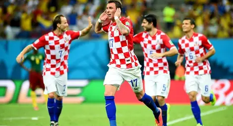 Хърватско парти срещу Камерун, Манджукич изгря за 4:0
