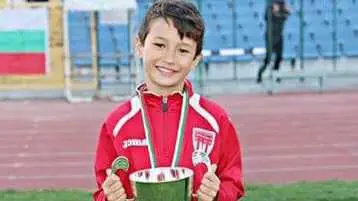 9-годишният Кристиян се нуждае от нас, за да живее