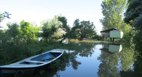 Дунав заля рибарското селище под хижа "Приста" край Русе Дунав заля рибарското селище под хижа "Приста" край Русе