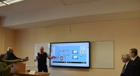 Русенският университет обнови лекционните зали с интерактивни дисплеи