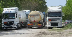 Украинци и молдовци купуват на едро горива от база край Мартен