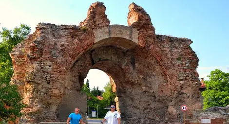 Певец и художник минаха 1000 планински километра за 12 дни с велосипеди