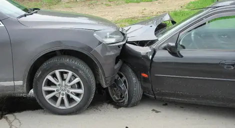 Трима души в болница след челен удар край бившия дом "Майка и дете" в Русе /галерия/