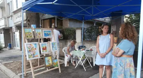 Пъстър базар на ръчно изработени уникати кани русенци на &bdquo;Понтона&ldquo;