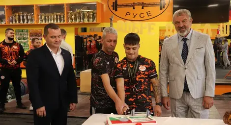 Русе посрещна европейския вицешампион по вдигане на тежести  Дениз Данев
