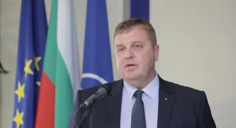 Каракачанов: Самокарантинирах се, докато си направя тест. Отрицателен е