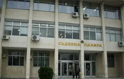 Измамничка с 14 присъди ще лежи още 10 години, задигнала 55 хил. лева от баби