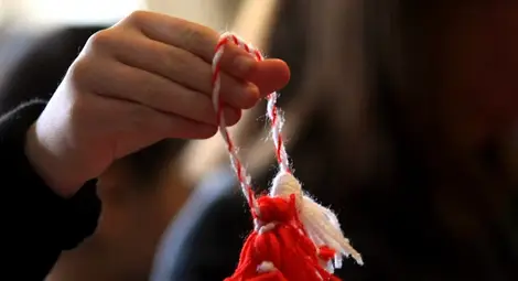 Българските мартеници от естествени материали изместват китайските