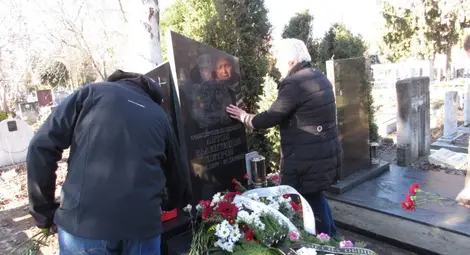 Майката на офицерски кандидат Антон Петров: На този ден сме си дали дума, че докато сме на крака и можем, ще бъдем тук